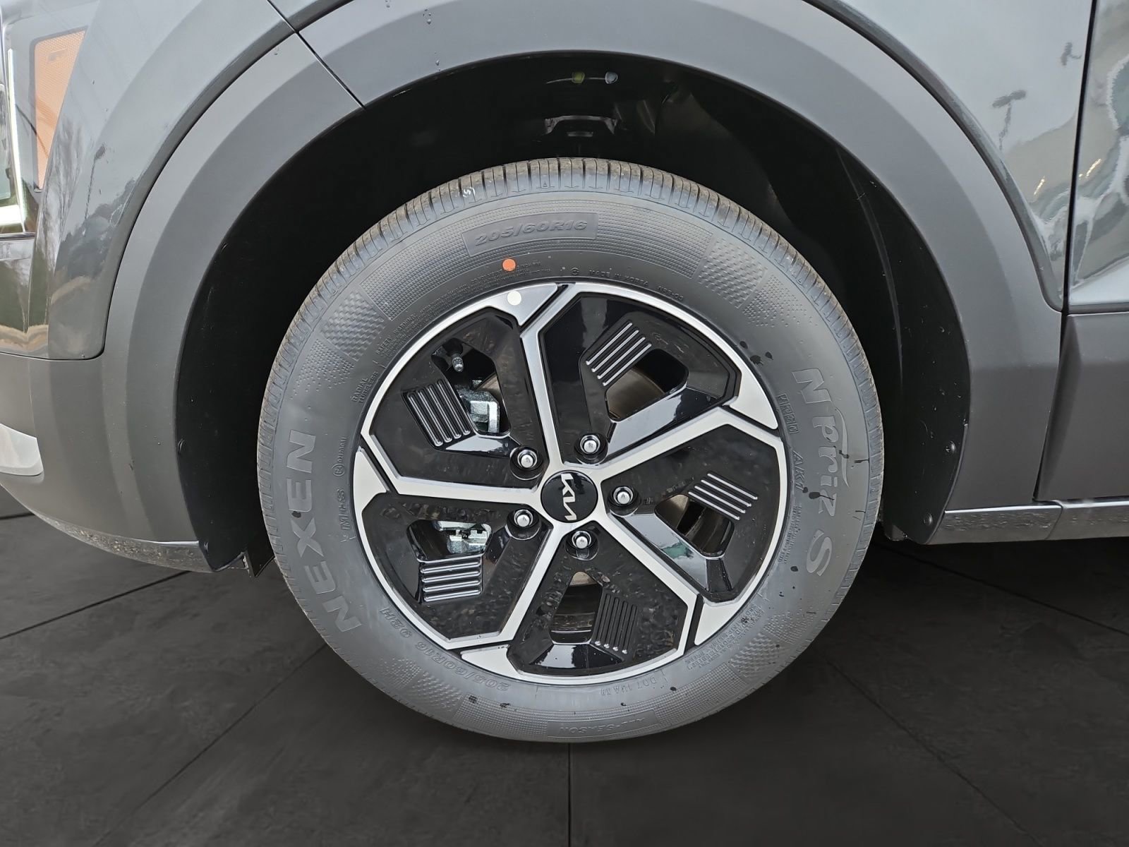 Used 2025 Kia Niro LX image 14