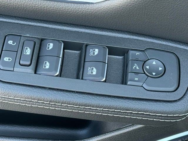 New 2026 RAM 1500 Laramie AWD/4WD image 11