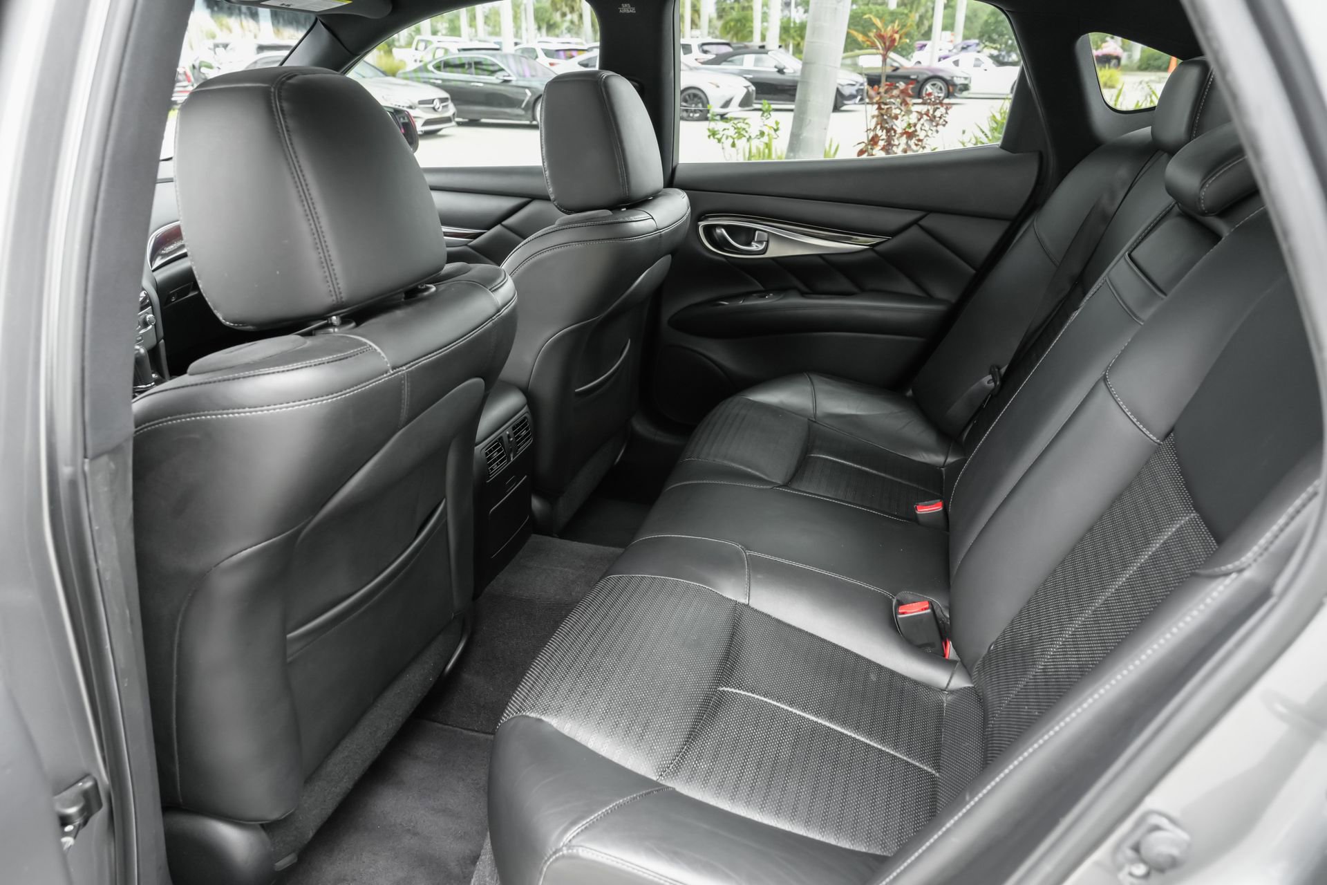 Used 2019 INFINITI Q70 Luxe w/ Sport Package image 18