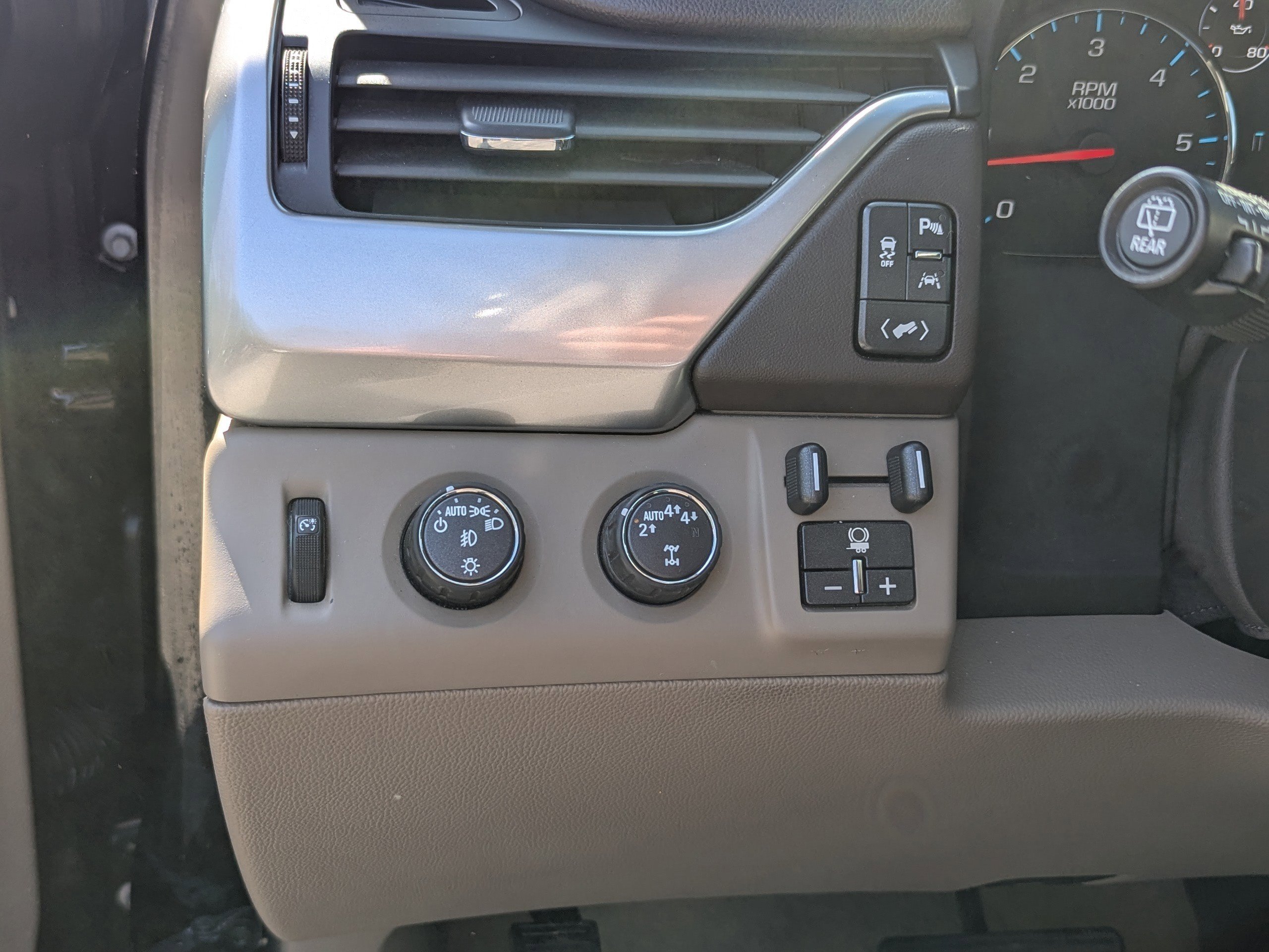 Used 2017 Chevrolet Tahoe LT image 21