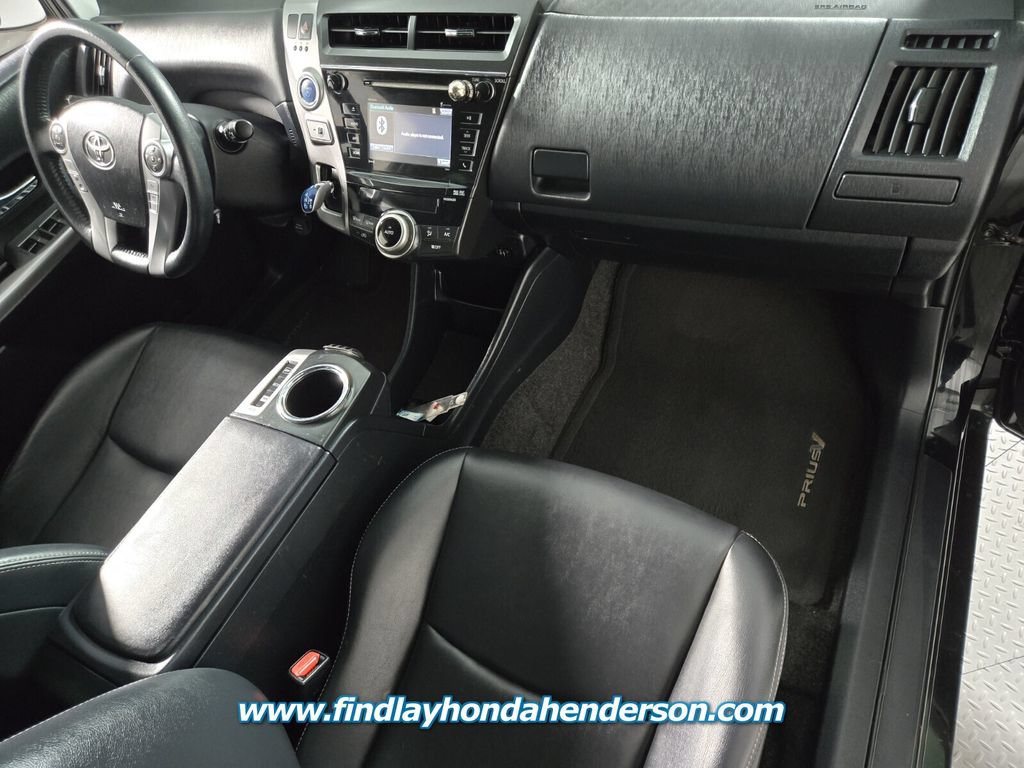 Used 2017 Toyota Prius V Four w/ Carpet Mat Package FWD image 21