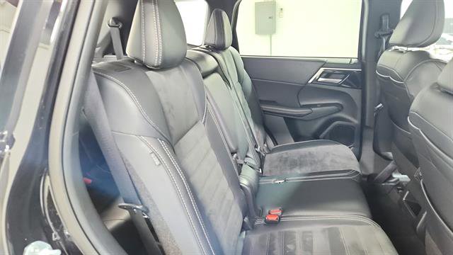 Used 2024 Mitsubishi Outlander SE image 28