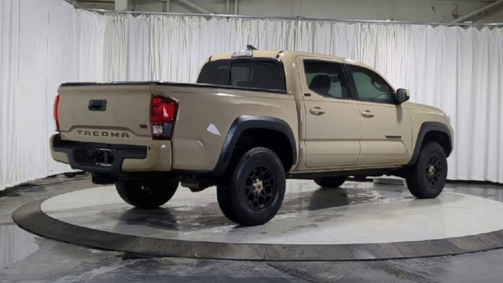 Used 2019 Toyota Tacoma SR5 image 10
