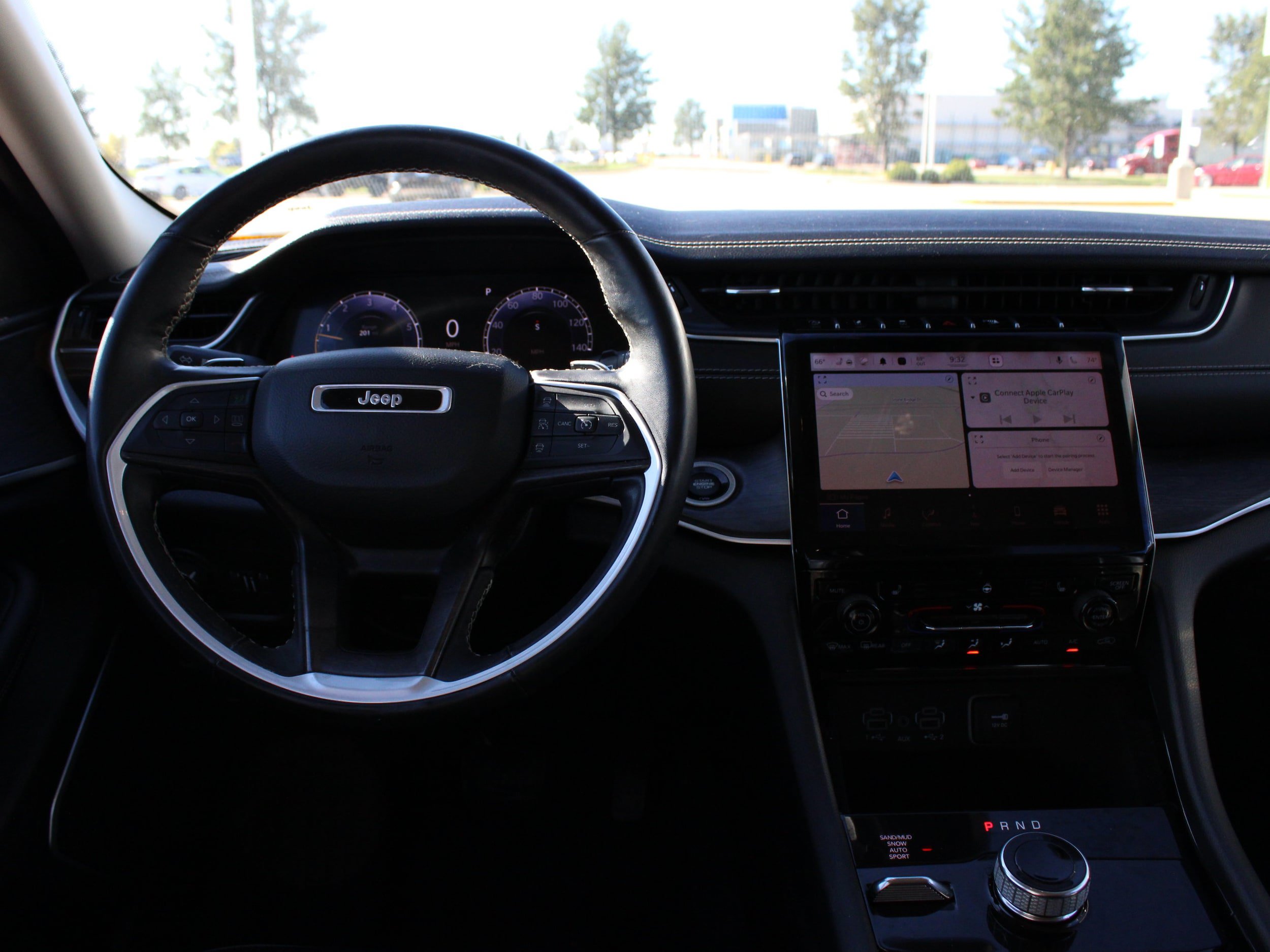 Used 2022 Jeep Grand Cherokee Limited AWD/4WD image 10