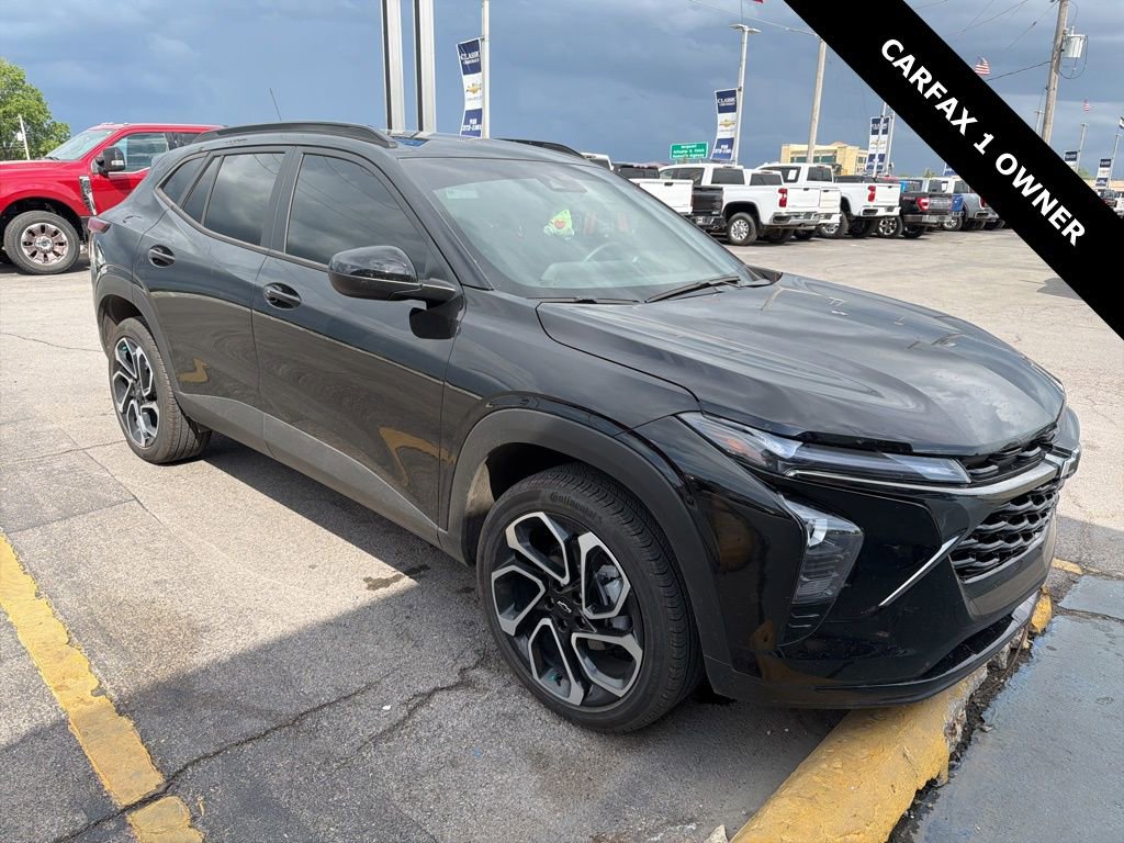 Used 2025 Chevrolet Trax RS image 1