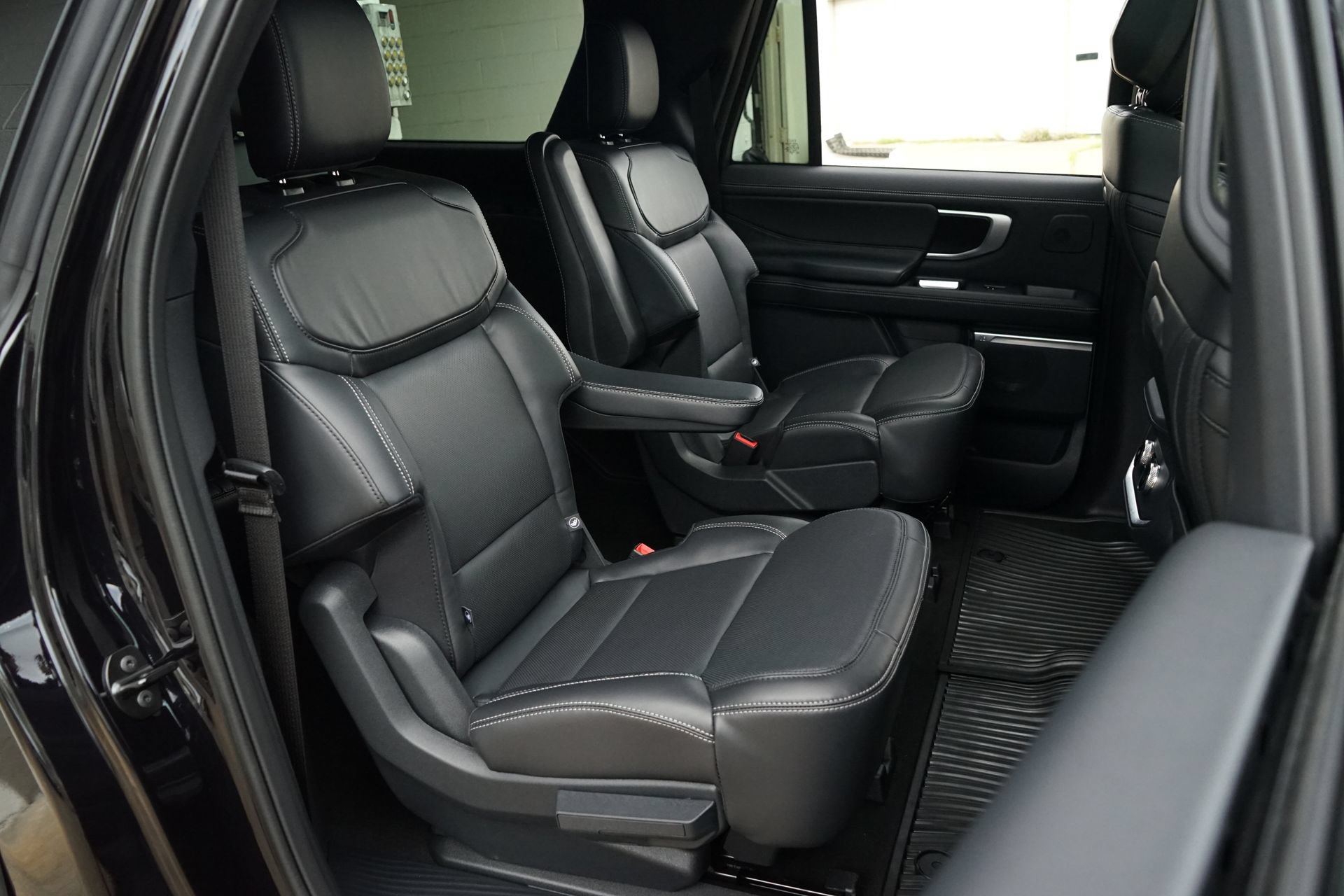 Used 2026 Ford Expedition Max Platinum w/ Stealth Performance Package AWD/4WD image 22