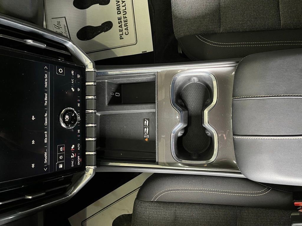 Used 2025 GMC Acadia Elevation image 37