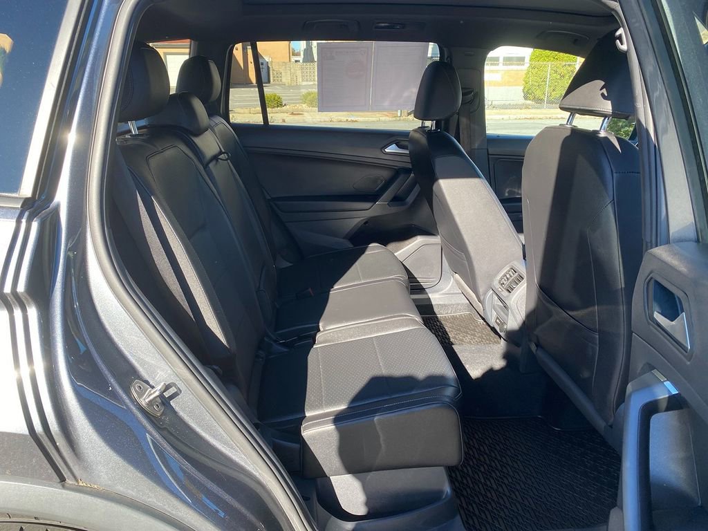 Used 2020 Volkswagen Tiguan SE R-Line image 26