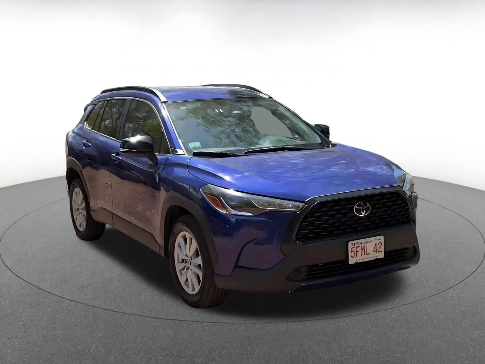 Used 2025 Toyota Corolla Cross LE image 3