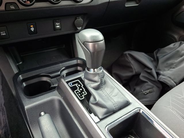 Used 2018 Toyota Tacoma TRD Sport AWD/4WD image 15