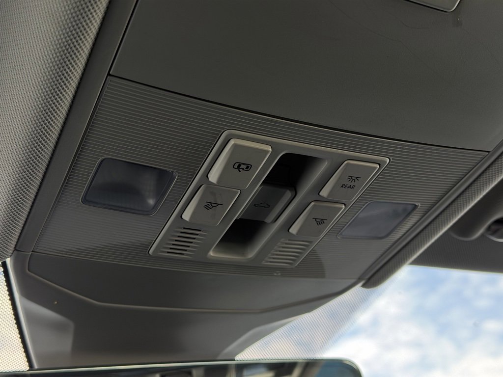 Used 2023 Volkswagen Jetta SEL image 36