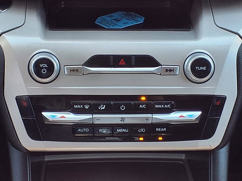 Used 2023 Ford Explorer XLT image 15