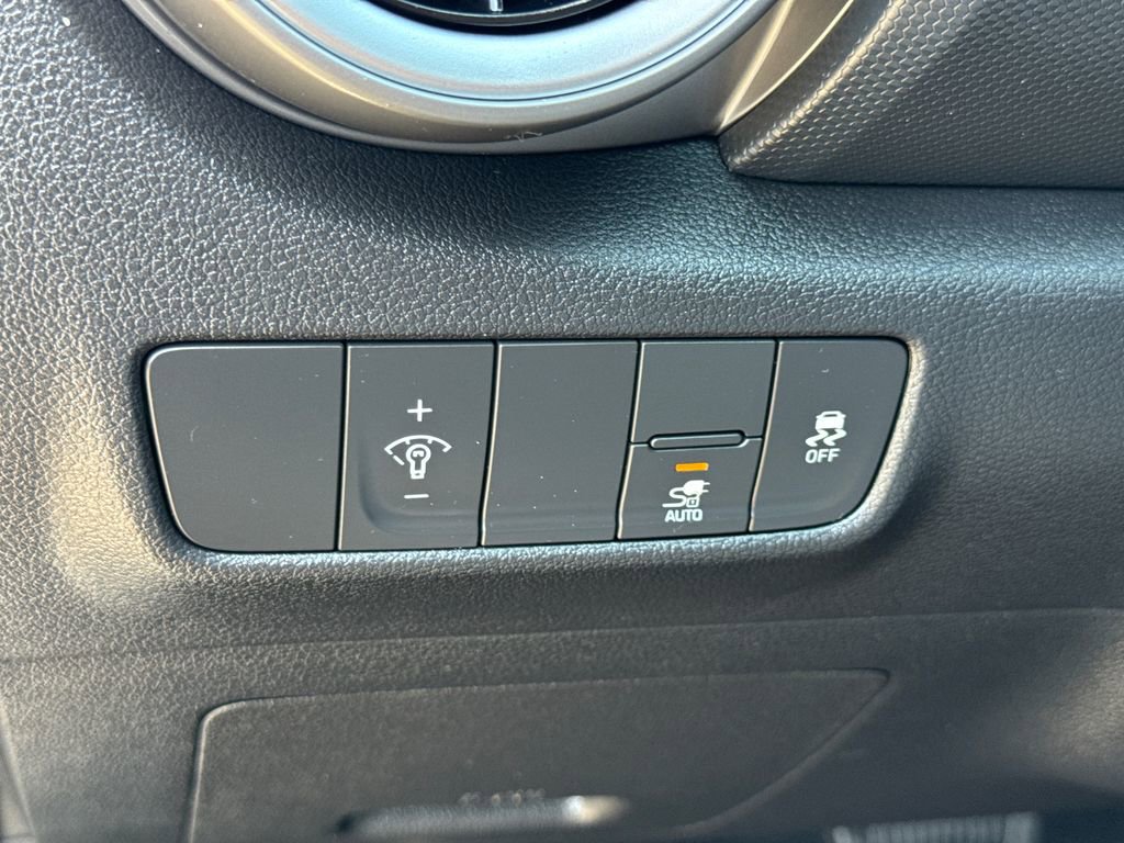 Used 2023 Hyundai Kona SE w/ Cargo Package image 29