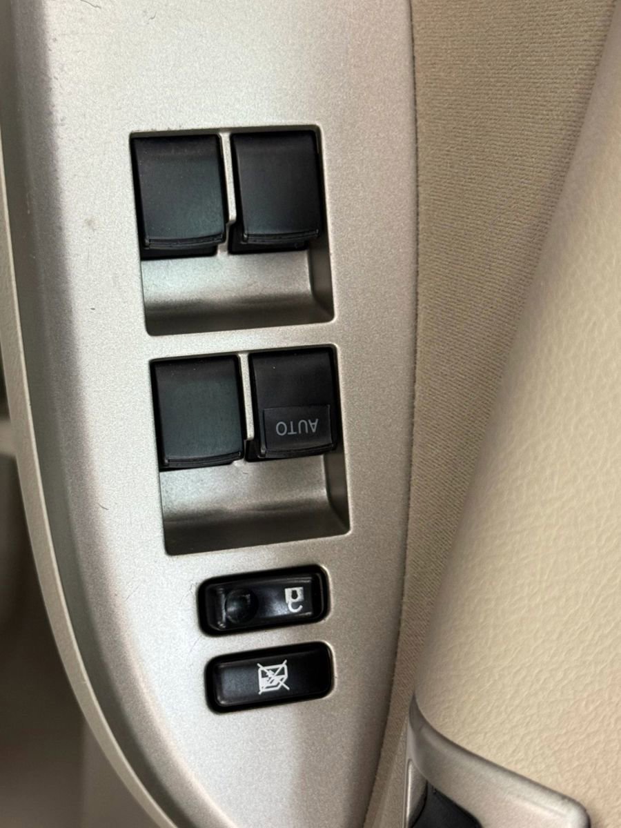 Used 2010 Toyota Corolla LE image 25