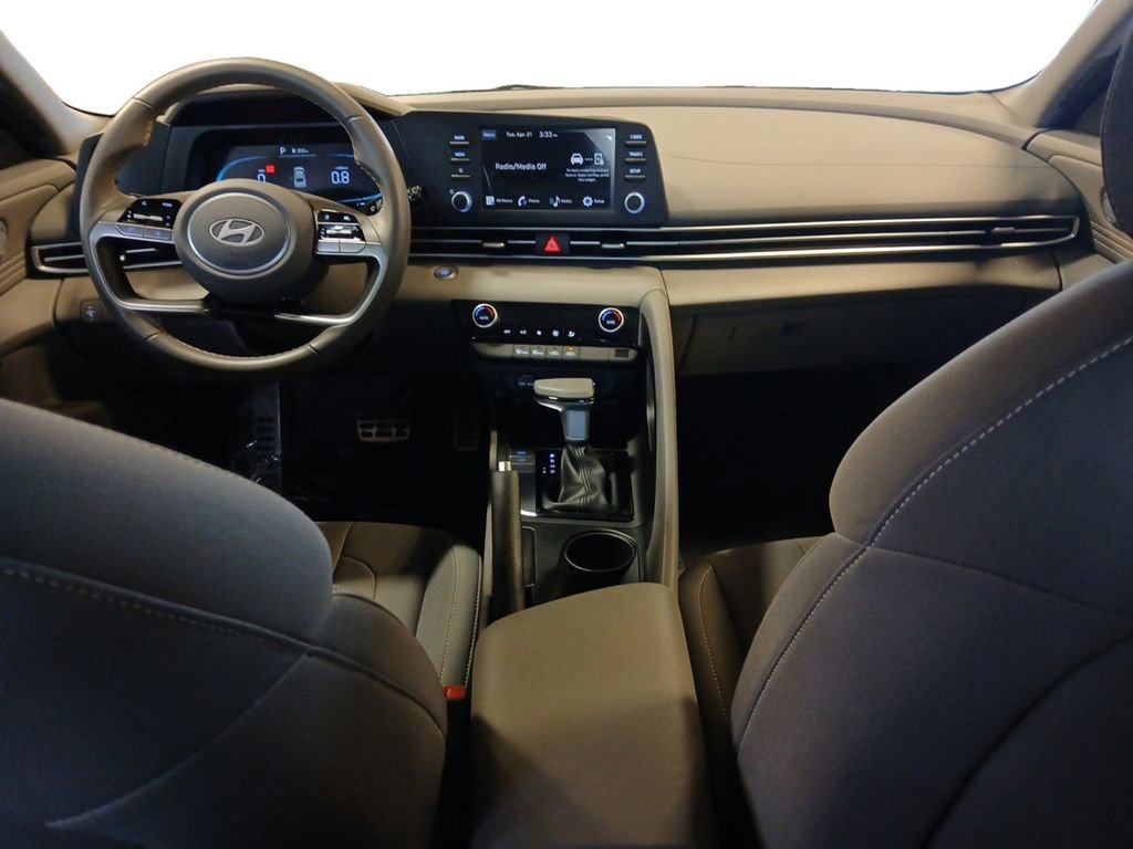 Certified 2025 Hyundai Elantra Sport FWD image 10