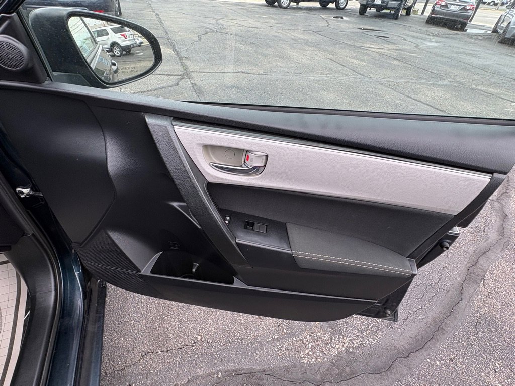 Used 2017 Toyota Corolla LE w/ Carpet Mat Package (TMS) FWD image 15
