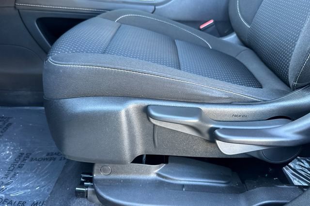 Used 2023 GMC Acadia SLE image 13