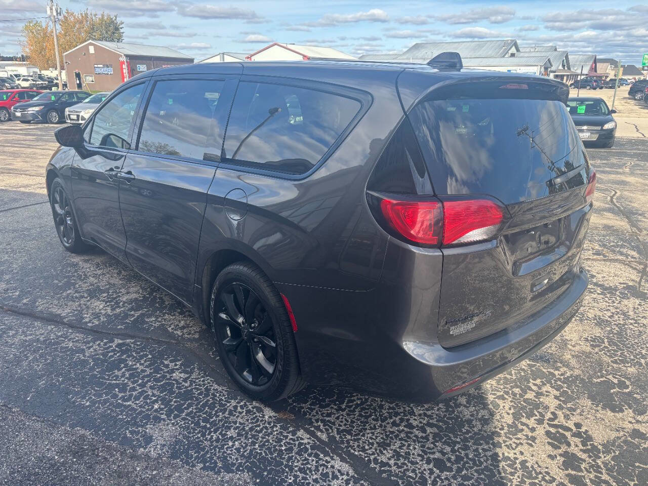 Used 2019 Chrysler Pacifica Touring Plus w/ S Appearance Package image 5