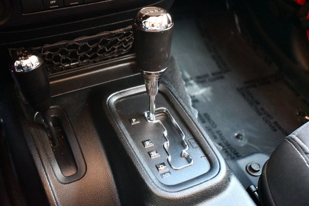 Used 2018 Jeep Wrangler Unlimited Sahara w/ Connectivity Group image 38