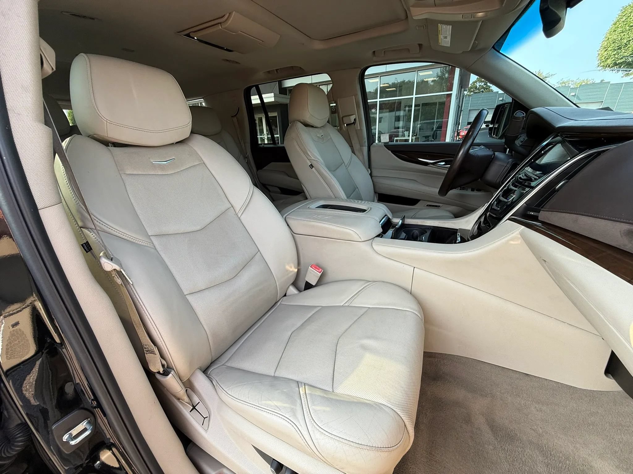 Used 2016 Cadillac Escalade Luxury AWD/4WD image 19