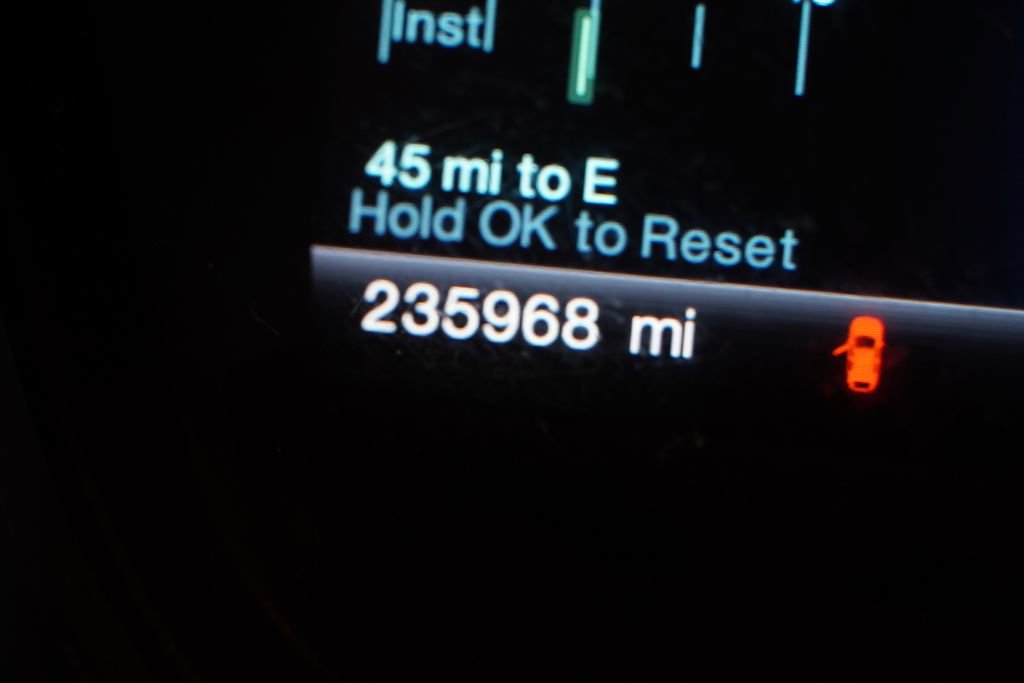 Used 2014 Ford Explorer XLT w/ Equipment Group 202A AWD/4WD image 9