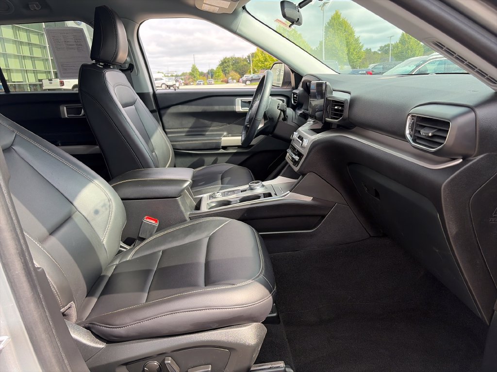 Used 2024 Ford Explorer XLT w/ Equipment Group 202A AWD/4WD image 11