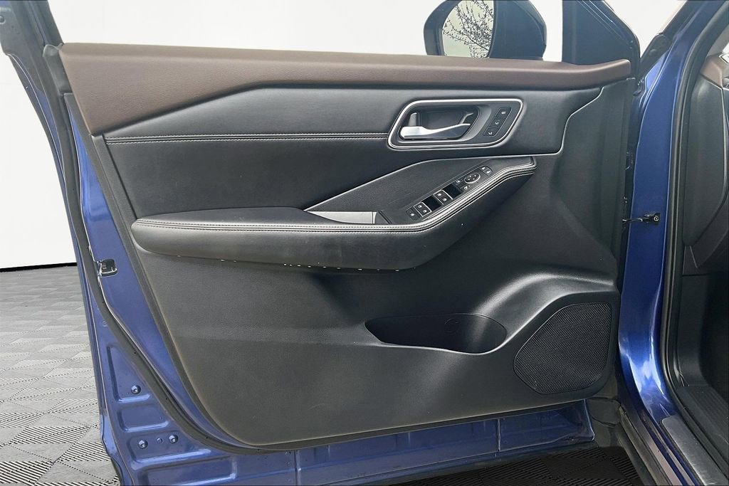 Used 2021 Nissan Rogue Platinum image 23