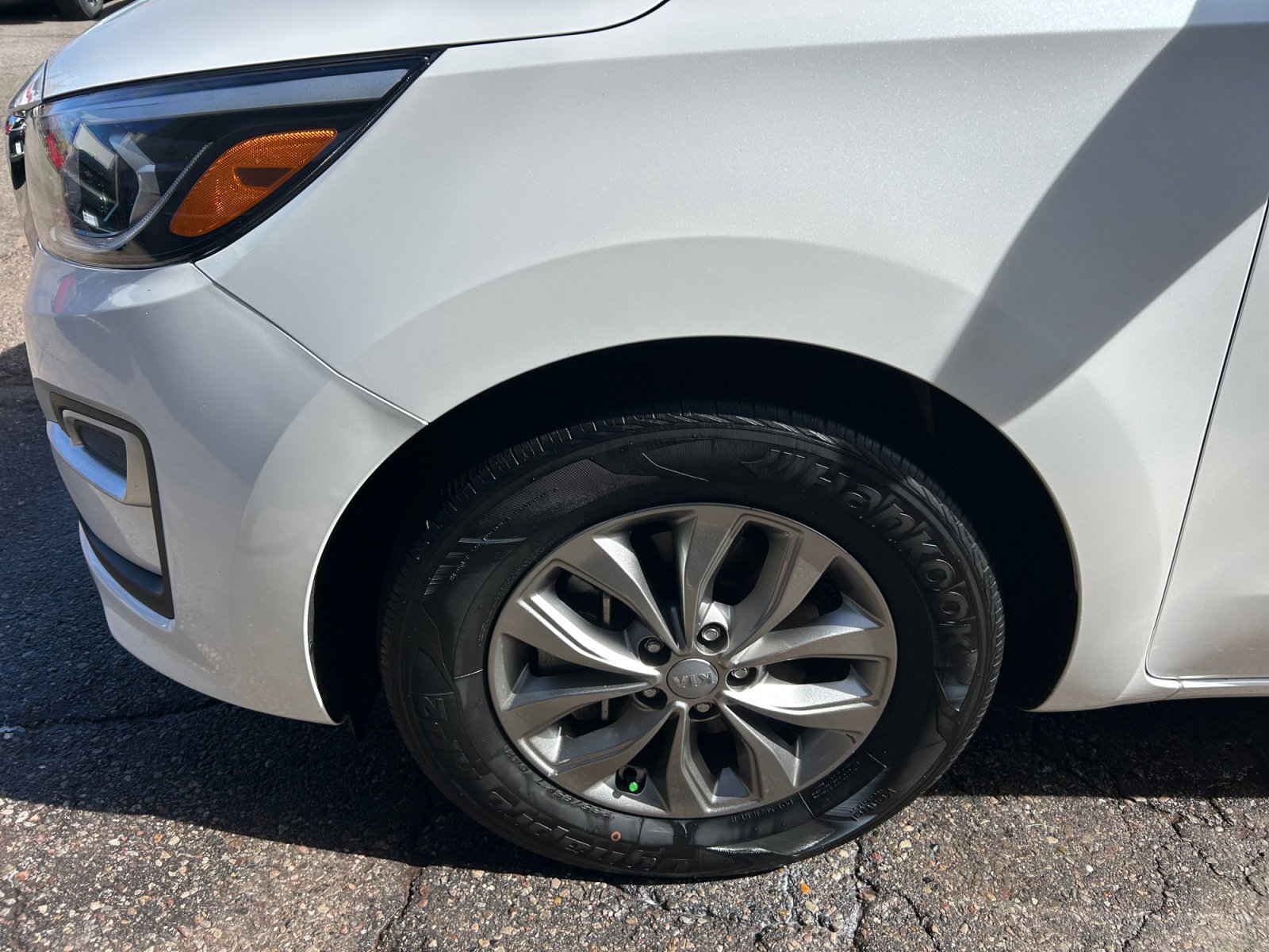 Used 2021 Kia Sedona LX image 11