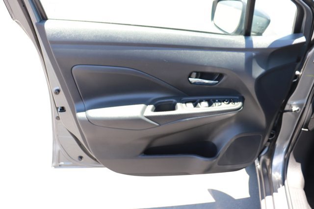 Used 2025 Nissan Versa SV FWD image 9