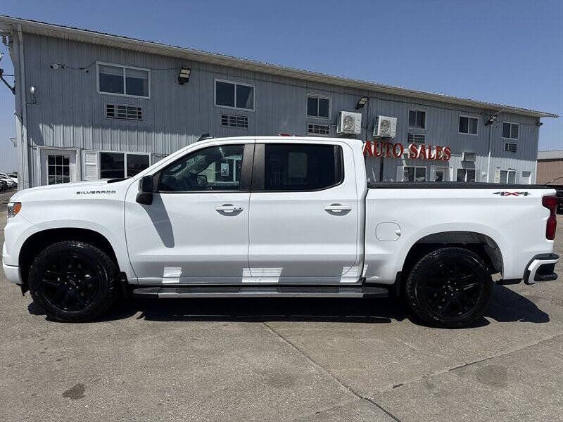 Used 2023 Chevrolet Silverado 1500 RST AWD/4WD image 3