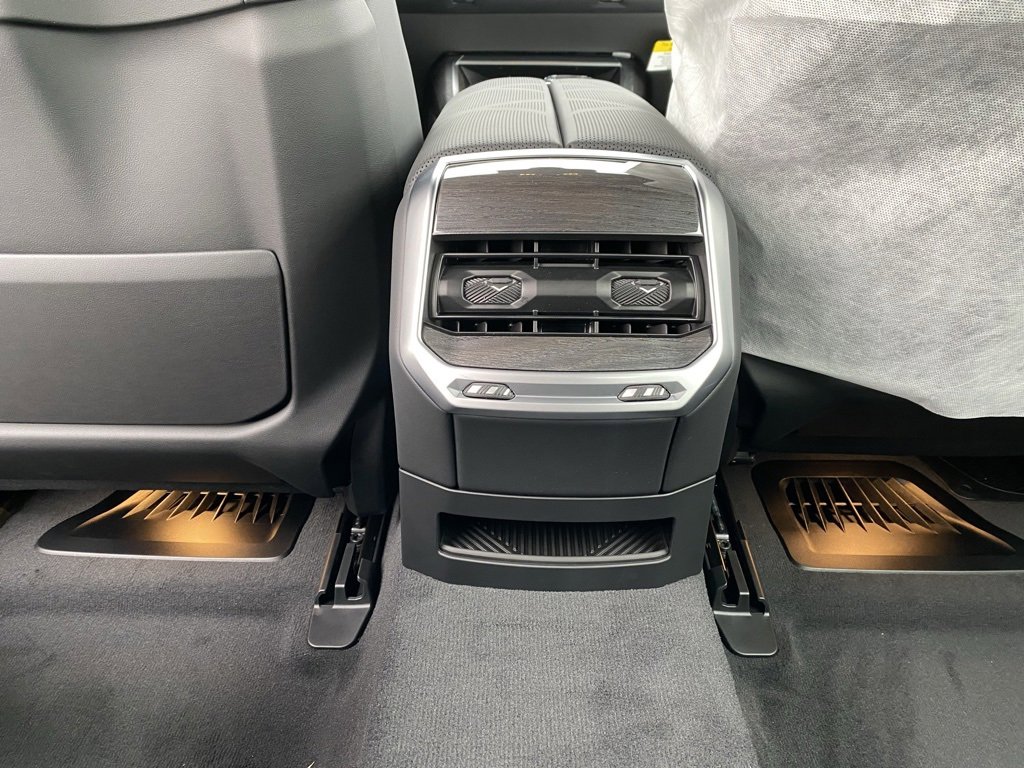 New 2026 BMW 760i xDrive w/ Premium Package image 9