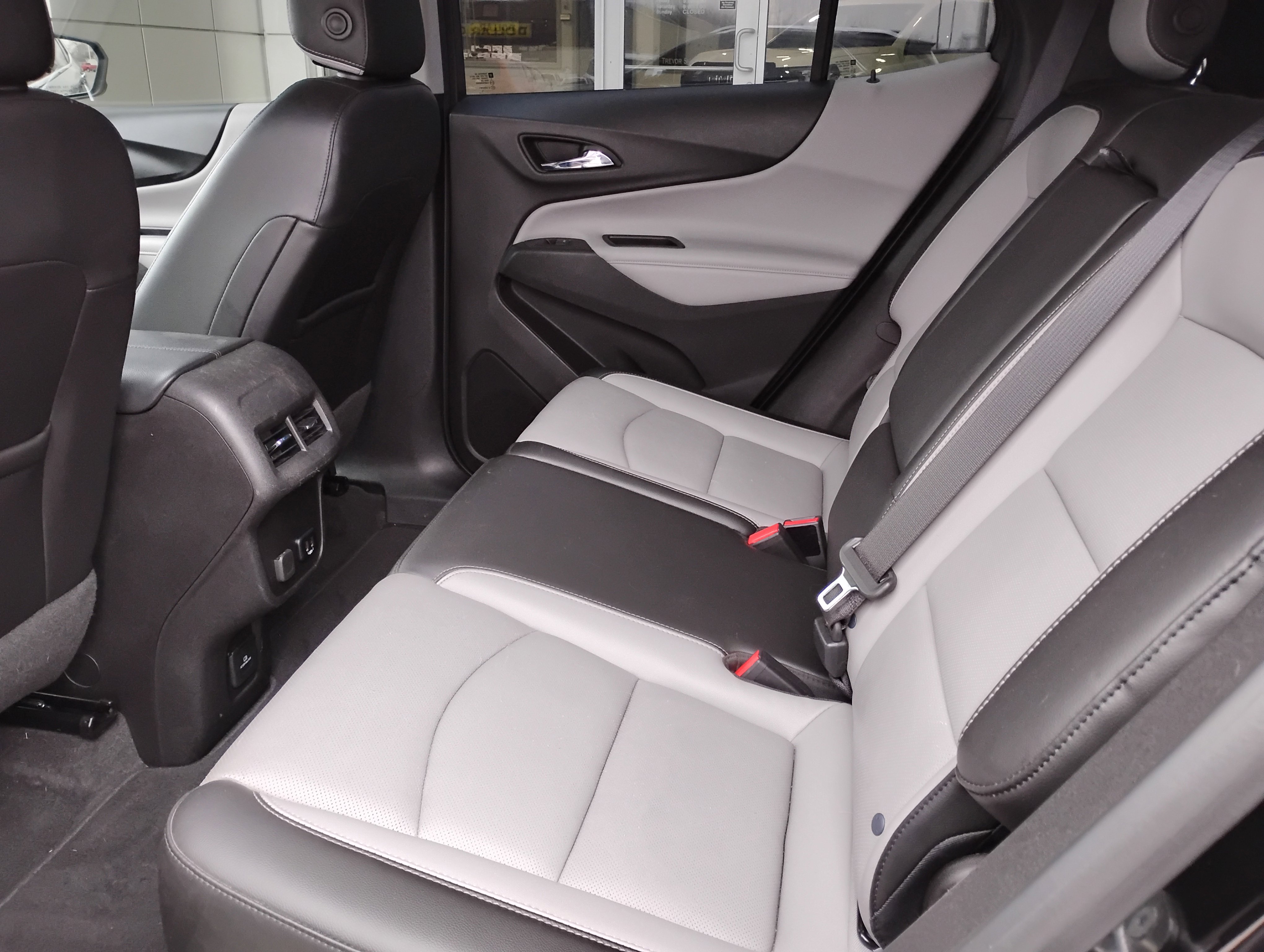 Used 2018 Chevrolet Equinox Premier image 16