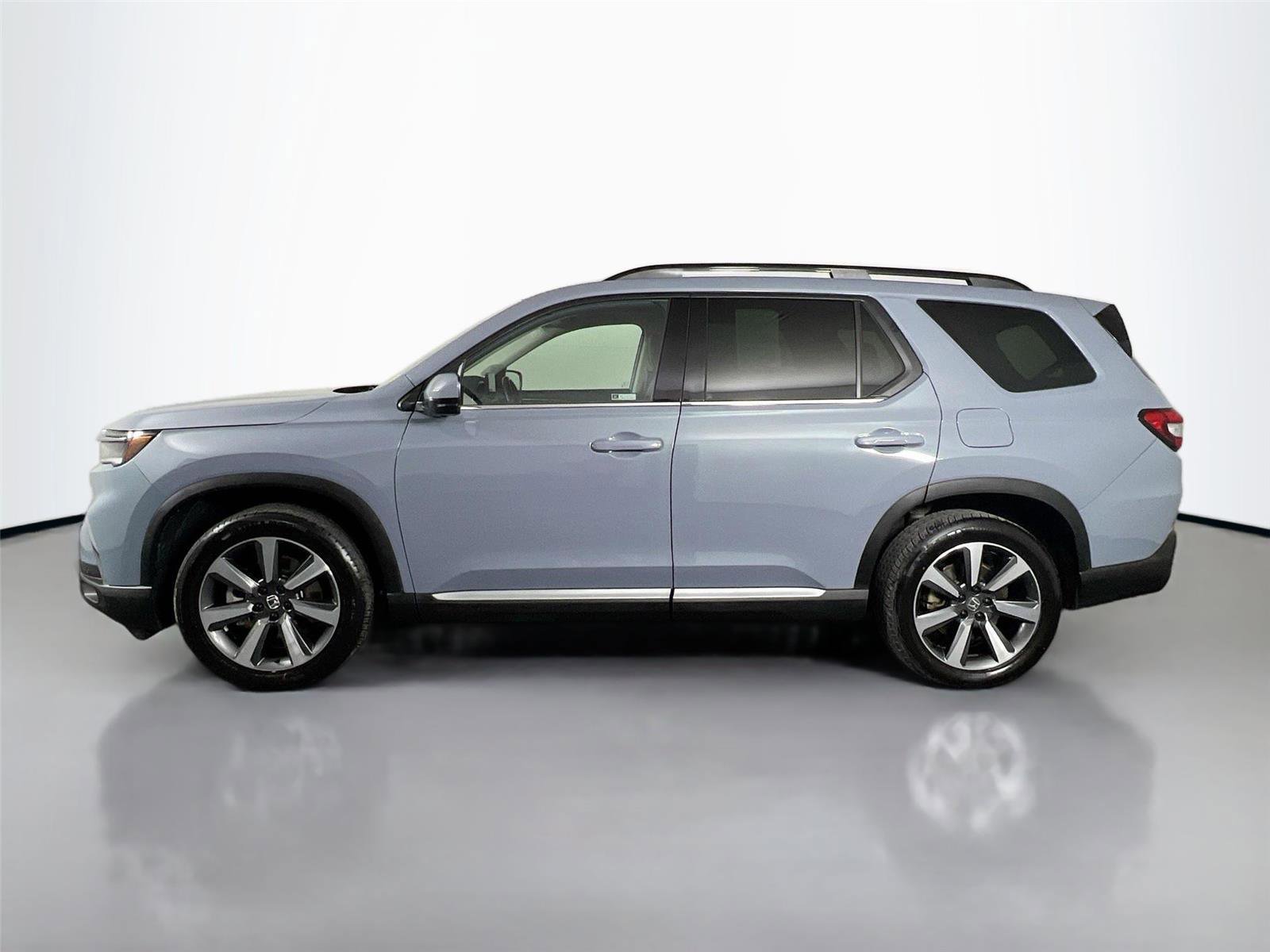 Used 2024 Honda Pilot Elite image 3