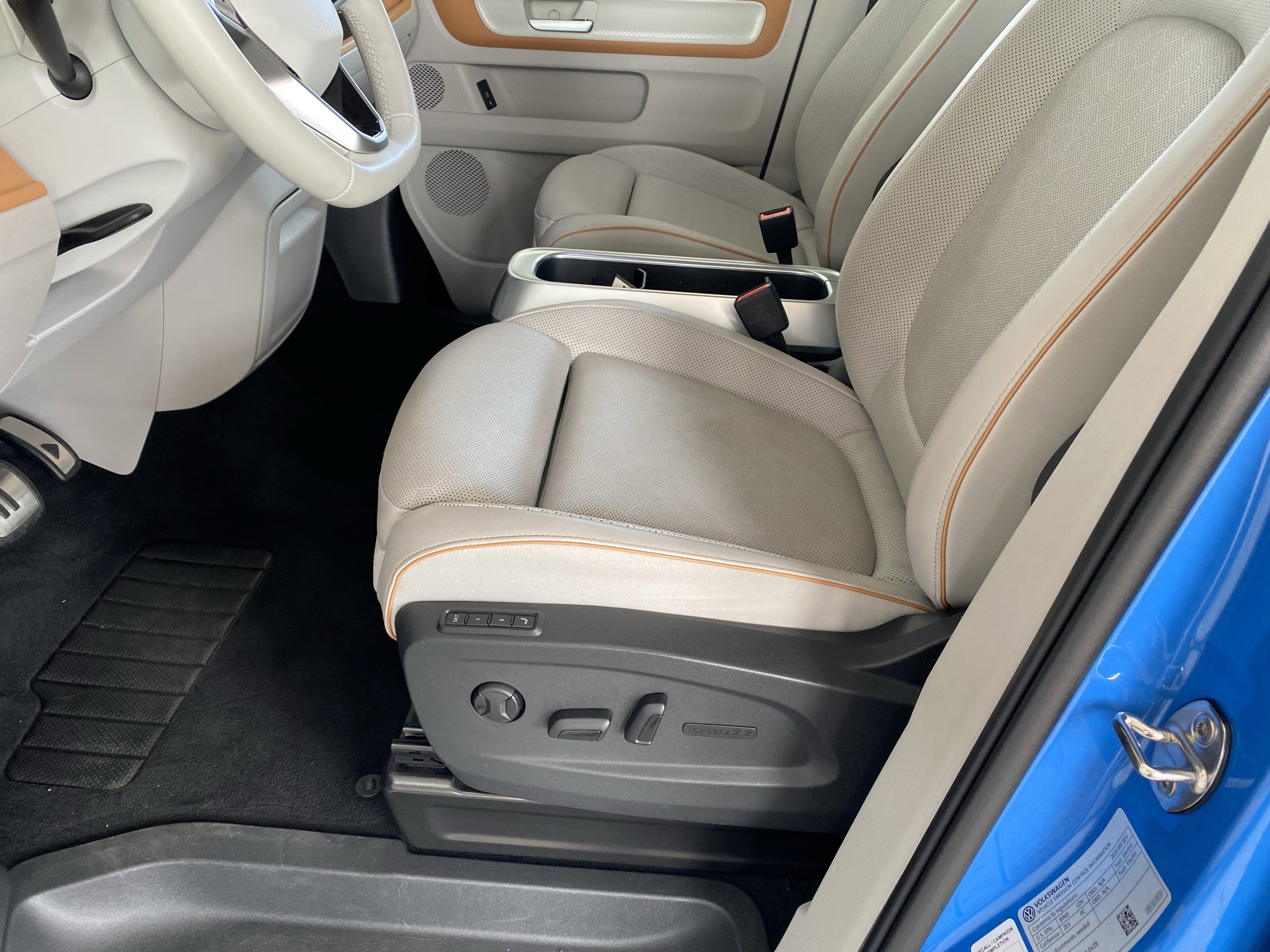 Used 2025 Volkswagen ID. Buzz 1st Edition AWD/4WD image 24