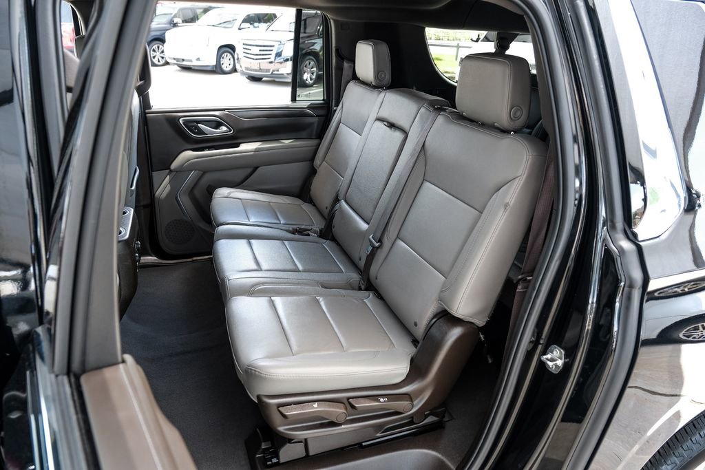 Used 2023 Chevrolet Suburban LT RWD image 41
