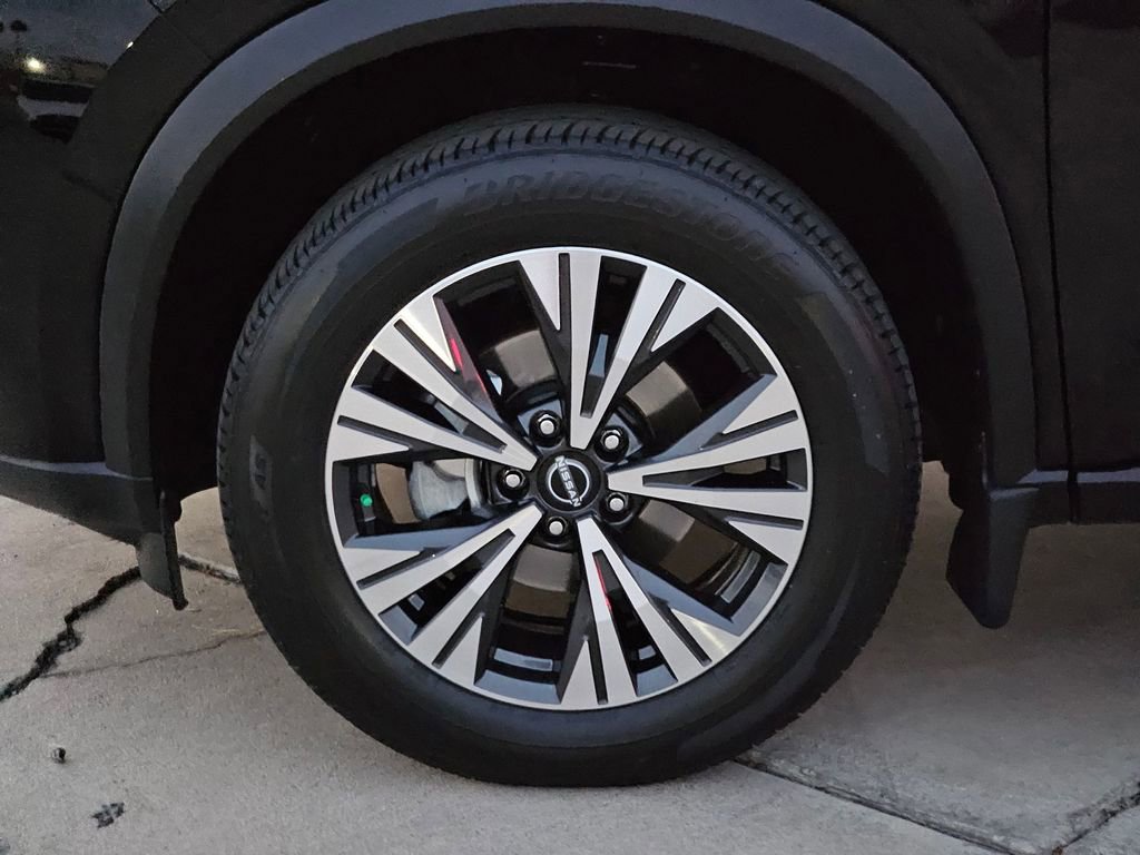 Used 2023 Nissan Rogue SV image 9