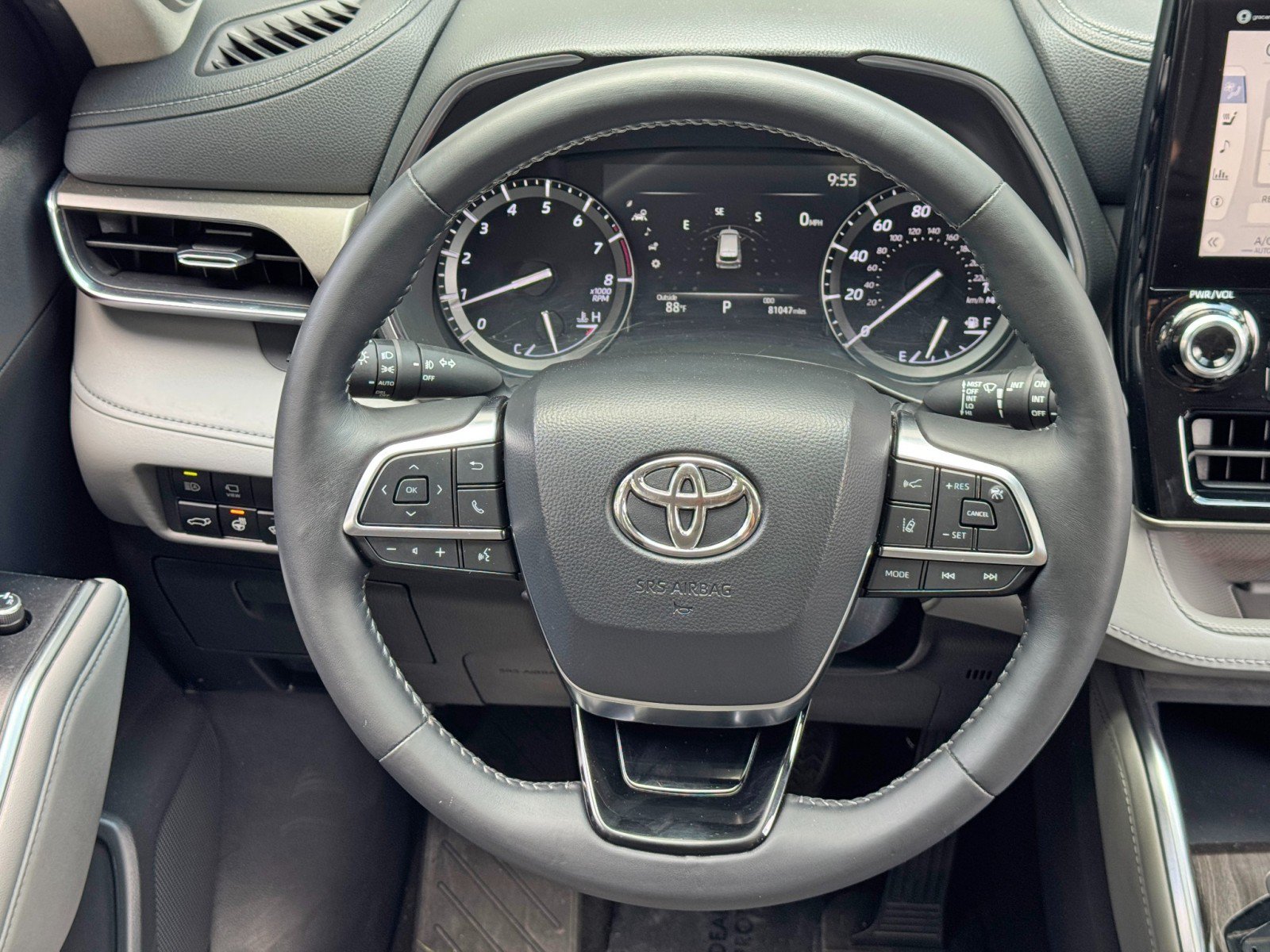 Used 2020 Toyota Highlander Limited FWD image 20