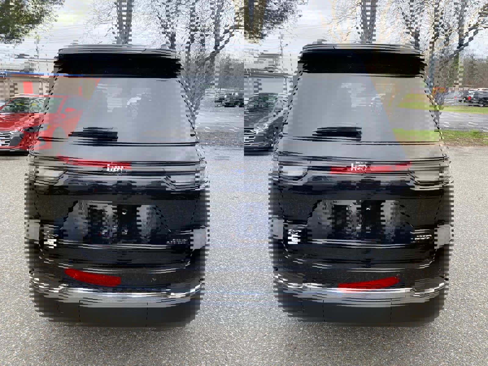 Certified 2023 Jeep Grand Cherokee Limited w/ Trailer Tow Prep Group (B) image 4