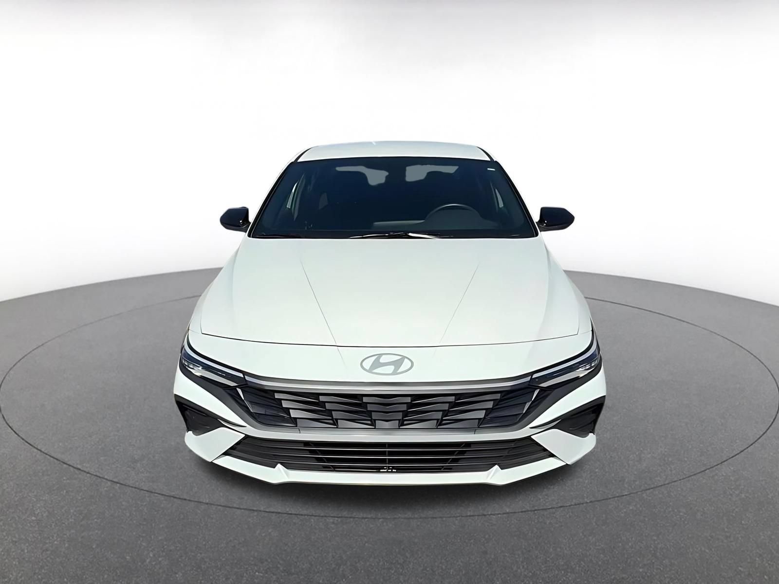 Used 2026 Hyundai Elantra Sport FWD image 4