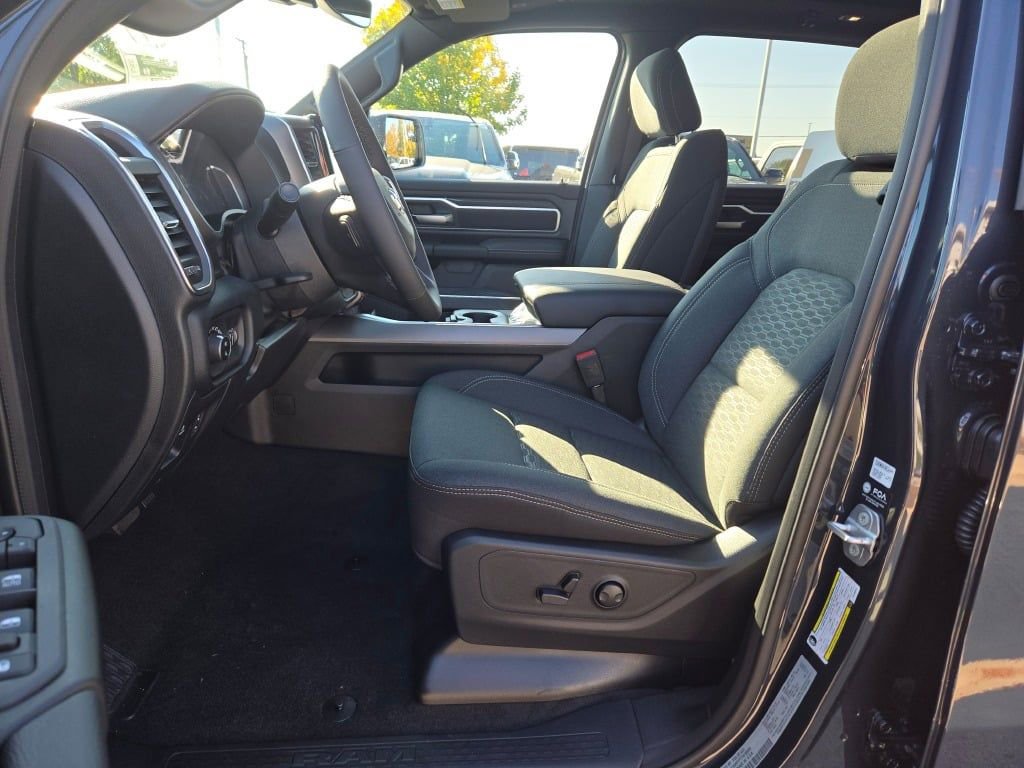 New 2026 RAM 1500 Big Horn AWD/4WD image 25
