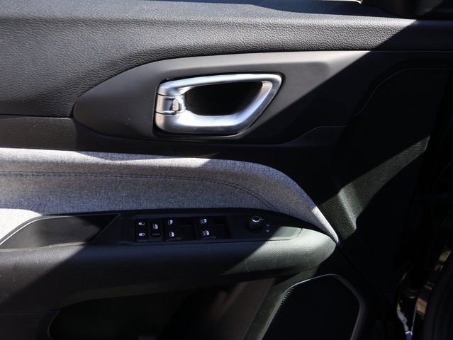 Used 2025 Jeep Compass Latitude w/ Sun & Sound Group image 25