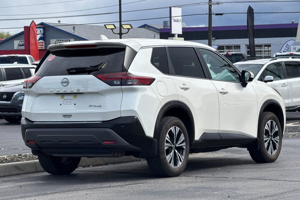 Used 2023 Nissan Rogue SV image 4