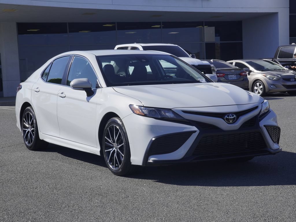 Used 2024 Toyota Camry SE FWD image 2