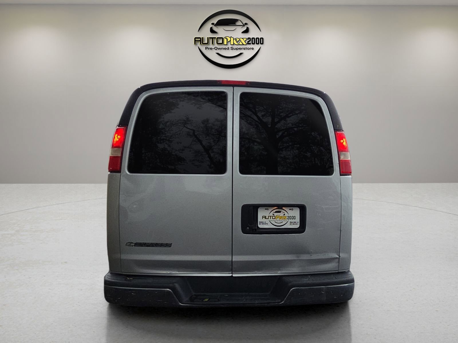 Used 2017 Chevrolet Express 3500 LT w/ LT Preferred Equipment Group image 6