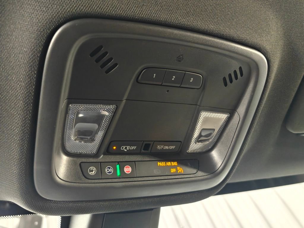 Used 2022 Chevrolet Traverse LT image 11