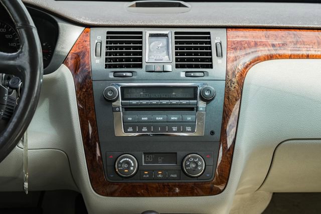 Used 2007 Cadillac DTS Luxury I w/ Trunk Convenience Package FWD image 21