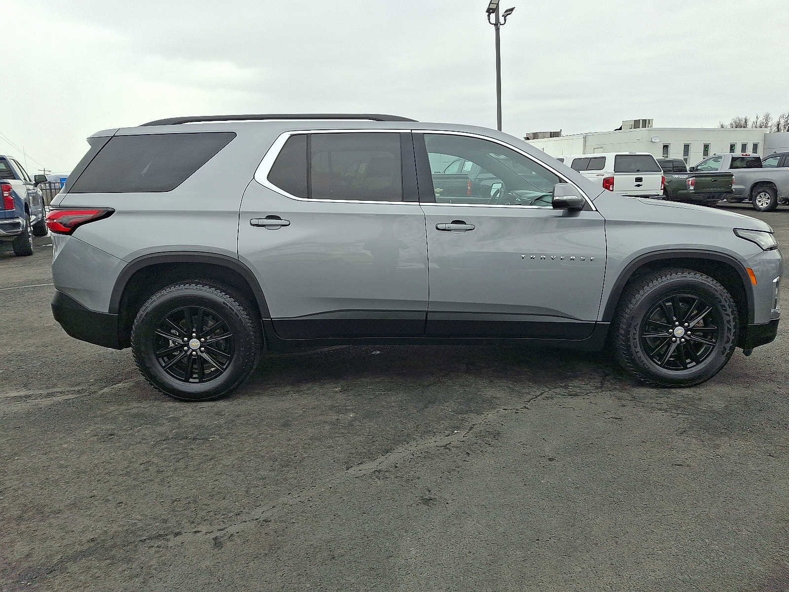 Used 2023 Chevrolet Traverse LT image 7