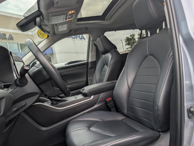 Used 2023 Toyota Highlander XLE FWD image 18