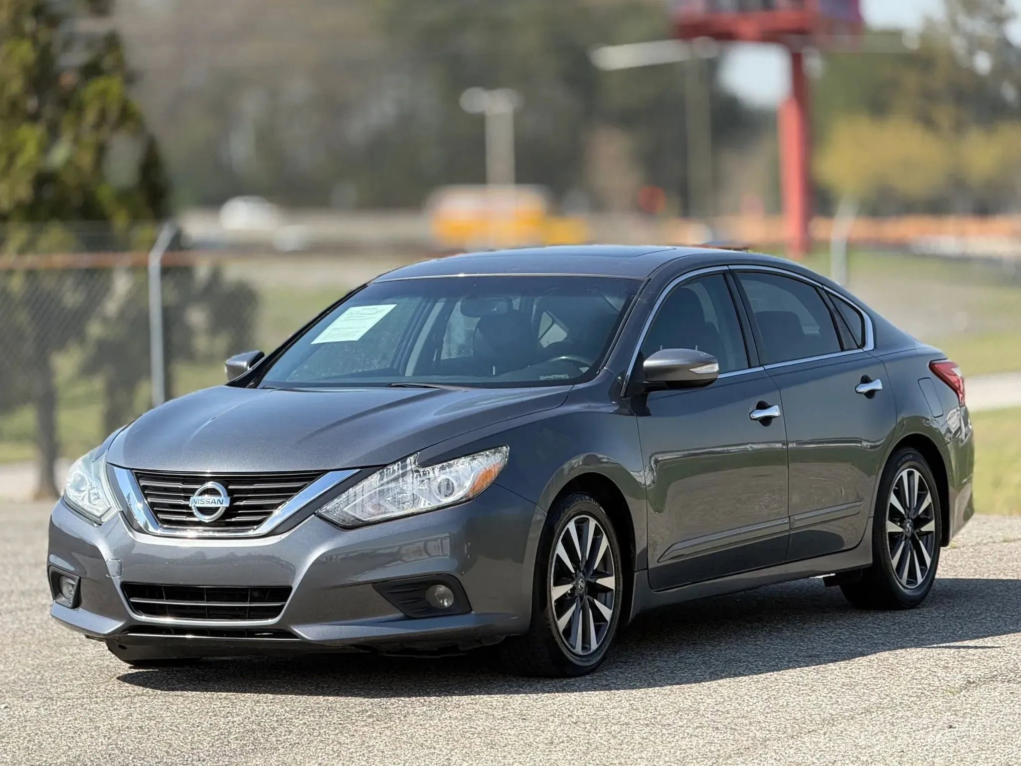 Used 2017 Nissan Altima 2.5 SL w/ Moonroof Package FWD image 6