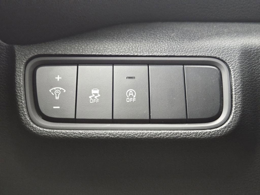 Certified 2025 Kia Soul LX w/ LX Technology Package FWD image 24